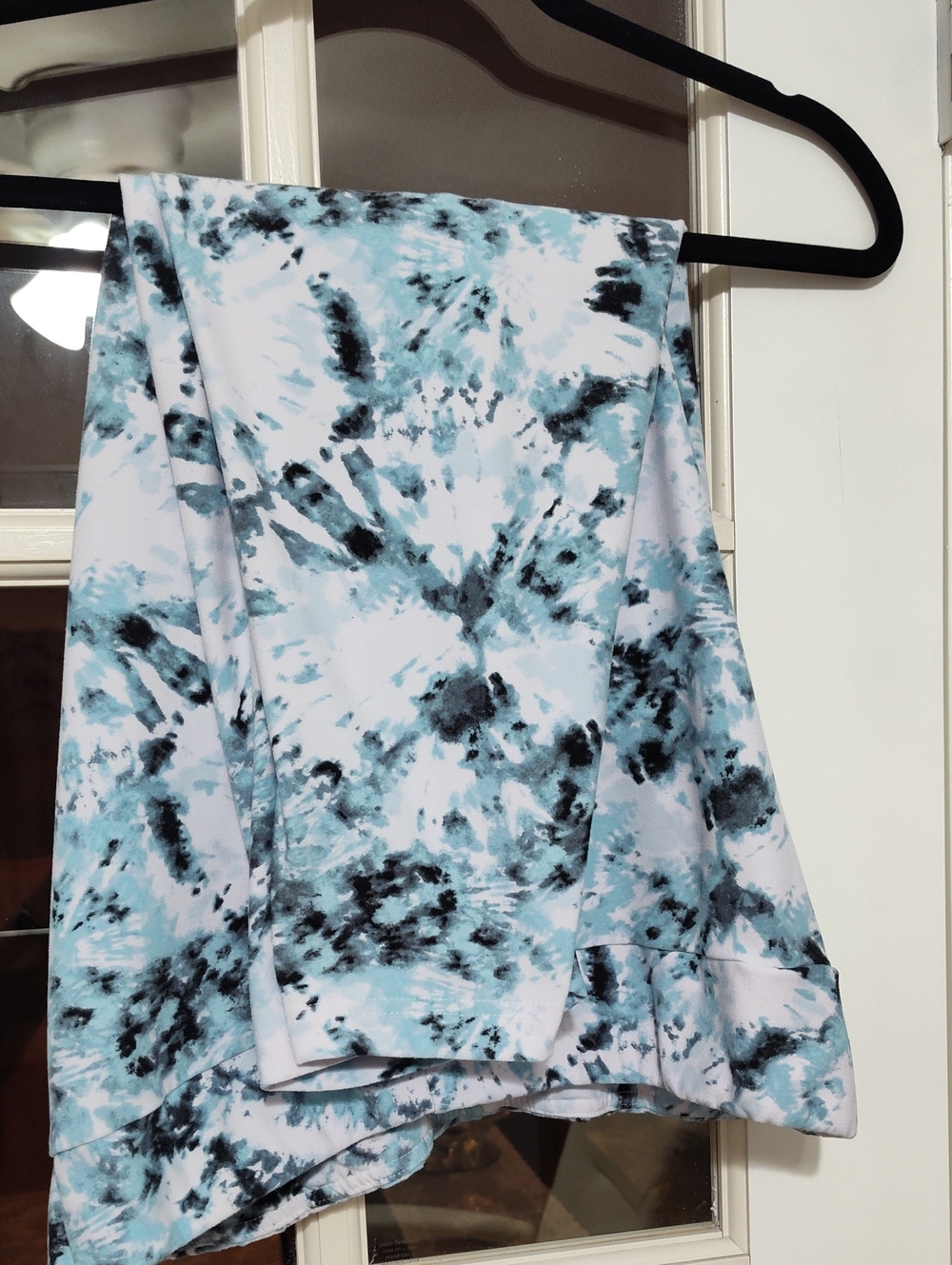 Time and Tru Cropped Leggings, White, Blue & Black Tie Dye, Size XXL (20) - Picture 4 of 12